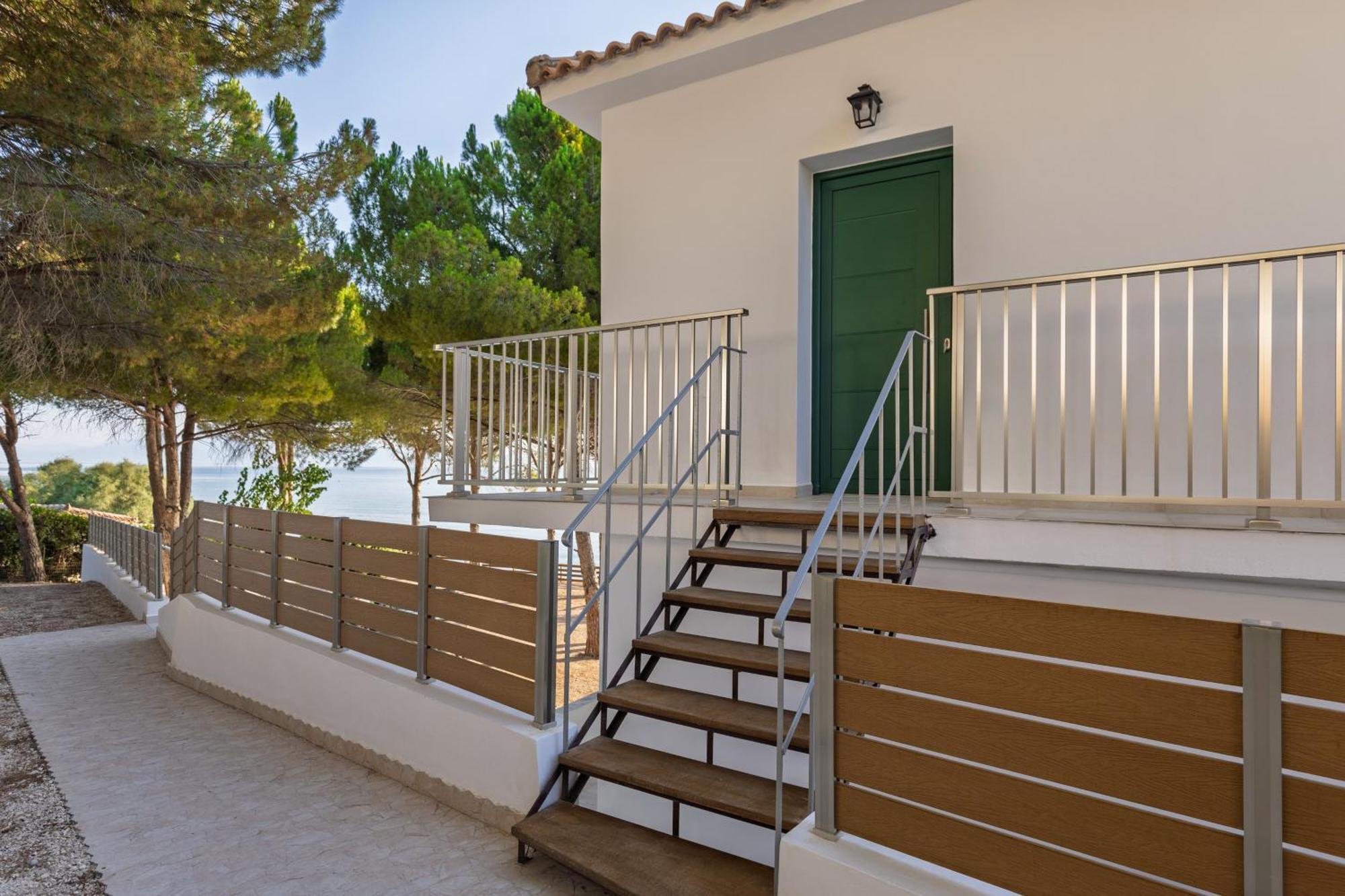 Vera - Brand New Seafront Villa! Βίλα Αλυκών